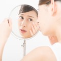 放っておくとみかんのようなボコボコ肌に……。大人ニキビを繰り返さない秘密のケア 放っておくとみかんのようなボコボコ肌に……。大人ニキビを繰り返さない秘密のケア