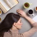 あなたの目のクマの原因は?やりがちNG行動に気をつけて! あなたの目のクマの原因は?やりがちNG行動に気をつけて!